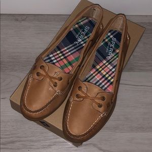 Brand new sperrys never worn!